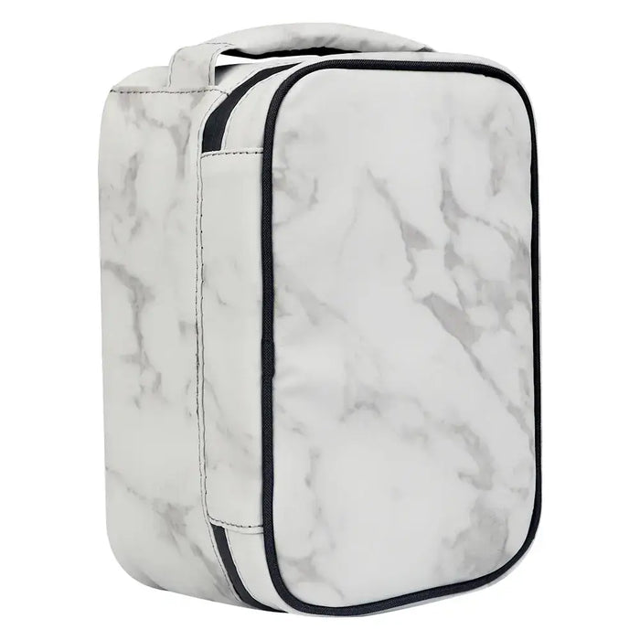Kosmetiktasche mit Marmormuster und Henkel.