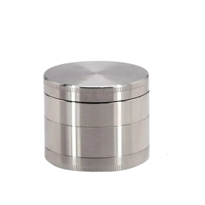 Silberne Kräuterschleuder aus Metall.
