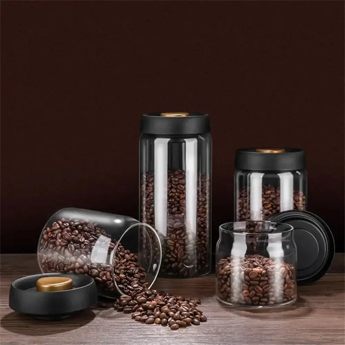 Vorratsgläser für Kaffeebohnen.