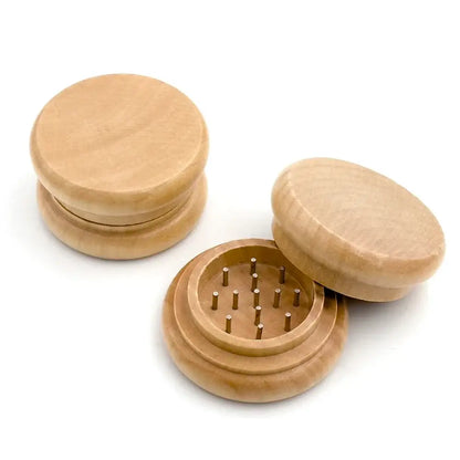 Hölzerne Kräutermühle.