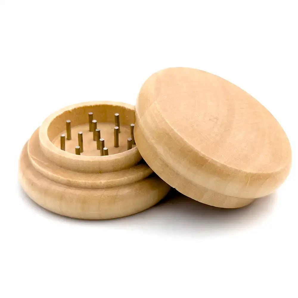 Hölzerne Kräutermühle.
